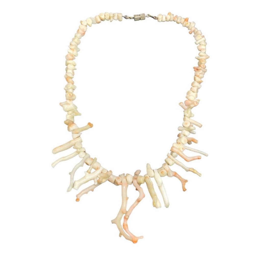 Vintage Angel skin branch coral necklace 15 in Silver Barrel Clasp